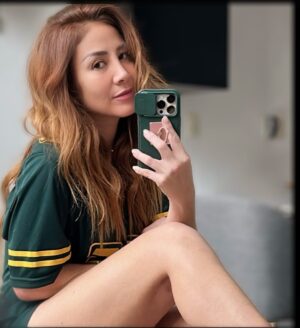 Mariana Avila Instagram - Supongo que sentir  que haces más felices a los demás, es de las cosas más bonitas que te pueden pasar en la vida.
✨amamos trabajar✨