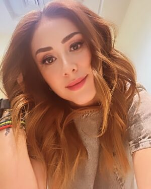 Mariana Avila Instagram - Miércoles de llamadito 👩‍🦰🫶🎁