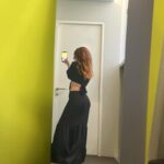 Mariana Avila Instagram - Placer del día . . Trabajar y llorar de la risa 👩‍🦰👆🏻 👗: @casamstoreoficial