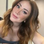Mariana Avila Instagram - 14 de febrero que sea todos los días bebés! “Ponte Chula “ 🌼👩‍🦰🍩