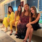 Mariana Gross Instagram - As moças. #Natal2022