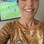 Mariana Gross Instagram - Mandei ver no paetê dessa vez. Já trabalhada no “dourado hexa”. Enviando luz até o Catar! 🏆🏆🎗️🥇