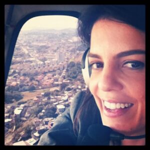 Mariana Gross Instagram - Dia do Repórter. E quantos momentos vivi. Muita história pra contar.