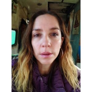 Mariana Loyola Instagram - Ana es la madre de Kevin en #BabyBandito 💥💥💥

Dirigida por
@juliojorquera
@guzzonifernando y 
@pepasanmartin ❤️‍🔥

Vayan a verla, denle amor y 👍🏼👍🏼 que ya está en @netflix

Tremendo trabajo, tremendo equipo!

@fabula_prod
@netflixchile

Fotos 2 y 5 de @fotofijachile 👊🏼