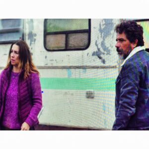 Mariana Loyola Instagram - Ana es la madre de Kevin en #BabyBandito 💥💥💥

Dirigida por
@juliojorquera
@guzzonifernando y 
@pepasanmartin ❤️‍🔥

Vayan a verla, denle amor y 👍🏼👍🏼 que ya está en @netflix

Tremendo trabajo, tremendo equipo!

@fabula_prod
@netflixchile

Fotos 2 y 5 de @fotofijachile 👊🏼