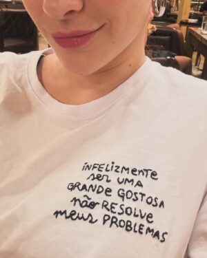 Mariana Molina Instagram - eu jogando baralho, alguns pets e frases motivacionais