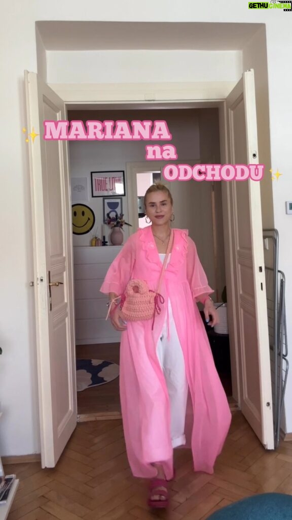 Mariana Prachařová Instagram - Tak jaký outfit vás baví nejvíc? #MarianaNaOdchodu 🚶🏼‍♀️ #outfit #ootd #outfitinspiration #outfitoftheday #prague #outfitideas #outfitinspo #hm #lindex #asos #zara #oysho #tommyjeans #zara #uniqlo #oversizedoutfit #oversizeddress #springoutfit #springoutfits