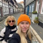Mariana Prachařová Instagram - Všechno nejkrásnější všem ženám ke Dni matek! Jste hrdinky a máte můj obdiv. A ten největší má ta moje🩷 Děkuju za to, že jí mám!