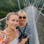 Mariana Prachařová Instagram - Všechno nejkrásnější všem ženám ke Dni matek! Jste hrdinky a máte můj obdiv. A ten největší má ta moje🩷 Děkuju za to, že jí mám!