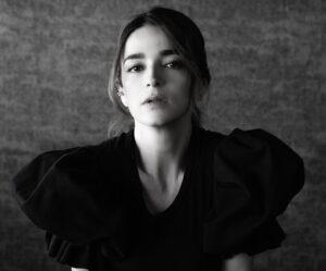 Marianna Burelli Instagram - 👄 la ilusión 
Mayo bonito 

A mi guera favorita @paulette_hdez  por su lente, su tempo y su ❤️‍🔥

Body 🖤 de la diseñadora venezolana @bycamilaisabel