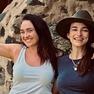 Marianna Burelli Instagram - Estos grandes maestros: Izta y Popo. 
Gracias @ivs_casillas  por contenernos con tu sabiduría… Gracias @constanza_boquet cómplice taurina incansable mágica … tribu hermosa a todes Gracias 🙏🏽 🪶🍄‍🟫🌈🌋🧚🏻‍♂️🫀