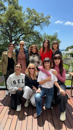 Maribel Verdú Instagram - Para celebrar el 60 aniversario de @hoteldonpepegm y el 30 de @tachabeauty, nos ha juntado @bellezaenvena a un grupo de amigas, pero muy amigas (empezando por ella), para desconectar en este paraíso y probar la pasada de tratamiento que ha creado Natalia de la Vega para la ocasión: #anniversarydonpepe

Gracias amigas por acompañarme y sostenerme siempre para lo bueno y sobre todo para lo malo.💖💝

@marina_verdu2  @verducarlota 
@aura_garrido  @lavidaencris 
@mirela_balic  @nataliaverbeke
