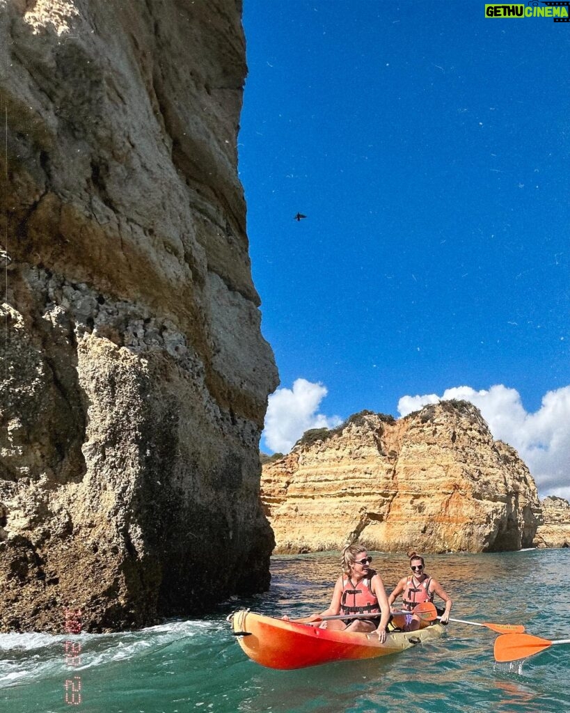 Marie-Lyne Joncas Instagram - Dernière journée au Portugal! Demain, retour à la maison et BINGE WATCH de @ici.stat 🤘🏻