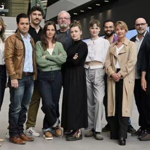 Marie-Lyne Joncas Instagram - Ma nouvelle famille pour les prochains mois…. années? 

Je jouerai Sophie Lacoste, dans Dumas, la nouvelle série de Luc Dionne qui tourne autour de l’univers des firmes d’enquêtes privées! 

Qui aurait cru que de manger du métal dans @ici.stat allait me donner un fucking lead dans Dumas! 

Je me pince!