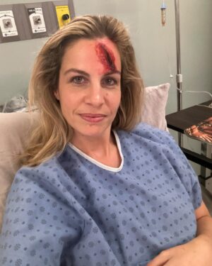 Marie-Lyne Joncas Instagram - Aye! 
Tourner sur Stat m’a redonné la piqûre du jeu! 
Tourner avec d’aussi bons acteurs/actrices et se sentir accueillie et appréciée, c’est tellement valorisant!

On est chanceux d’avoir, au Québec, de l’aussi bonne TV avec si peu de moyens! 

Merci @mariealabbe d’avoir pensé à moi pour ce rôle aussi complexe et attachant! « Je pense que tu es capable de jouer une fille qui mange un calorifère et être crédible » 
J’ai tout donné! 😂

Merci à ma grande amie @genny_schmidt d’avoir pris le temps de me dire que je la touchais et que je faisais la bonne affaire. 

Merci à @thestephanerousseau avec qui je fais des jokes de caca d’habitude mais avec qui j’ai ressenti des belles affaires en jouant avec lui! T’es un bijou d’être humain mais aussi un acteur généreux et doux! 

@suzanne_clement j’ai rien d’autre à dire que: J’ai joué avec fucking SOPHIE PAQUIN MAN! T’es une Coliss de vraie je capote sur toi! 

Et tous les autres, ♥️♥️♥️!

Cette production est remplie de gens vaillants et gentils et beaux et drôles! 

Beau trip, belles rencontres! 

Le futur me parle et me dit: t’es capable de chier du métal pis être crédible? Pourquoi tu ne jouerais pas plus? 

STAY TUNED! ♥️💪🏻