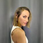 Marie-Mai Instagram - Big chop✂️✂️✂️ @mariemaireal Coup de tête de dernière minute littéralement avant le début de l’enregistrement!!!😅 Haircolor/Haircut/Hairstyle by me using @kerastase_official Makeup @nico_blanchet_makeup #bob #bobhaircut #wetlook