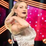 Marie-Mai Instagram - Ça sent le retour de @bigbrothercelebrites 💥💥💥 Pour vous faire patienter jusqu’à la première du 8 janvier, on retrouve la gang de @veroniqueetlesfantastiques pour BIG BROTHER, LE FANTASTIQUE RÉVEILLON! Ils vivront une saison de Big Bro en 1 journée. Rien de moins!!! Vous ne voulez VRAIMENT pas manquer ça! Ce dimanche 11 décembre à 18h30 sur @noovo.ca! #bbcelebrites