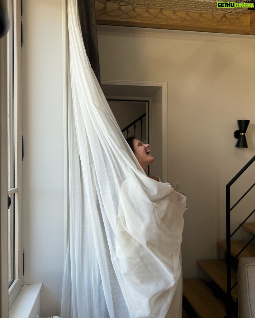 Marie Legault Instagram - Natural light and curtain 🤍📸by @charlotte_bron #behindthescenes #naturalbeauty #photooftheday #lumierenaturelle #feelinggreat #over50model #mannequinseniorfemme #modellife #playful #model #moodoftheday #attitude #barfleur