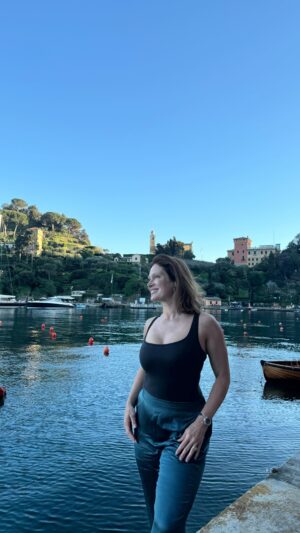 Marie Legault Instagram - Souvenir de Positano 🇮🇹 
@anouk.hamel @louishamel_ 🫶🏻

#vacancesenitalie #positano #glamourous #terrasseitalienne #belledestination #happywoman