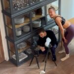 Marie Legault Instagram – Moments de vie du tournage pour le site de ma fille @anouk.hamel @bodybyanouk 🩷🤍🙏🏻

#behindthescenes #tournagevideo #mereetfille #complicité #fitfamily #momanddaughter #fitnesslife