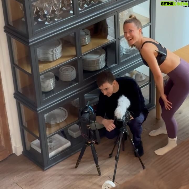 Marie Legault Instagram - Moments de vie du tournage pour le site de ma fille @anouk.hamel @bodybyanouk 🩷🤍🙏🏻 #behindthescenes #tournagevideo #mereetfille #complicité #fitfamily #momanddaughter #fitnesslife
