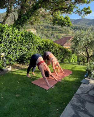 Marie Legault Instagram - Bien arrivés à Levanto pour cette aventure italienne en famille 🫶🏻🇮🇹🤍

#beautifuldestinations #coucherdesoleil #sunsetlover #roomwithaview #jolibalcon #beauté #naturelle #yogagirls #bonheur #italie #cinqueterre #beachvibes #familytrip #bestpizzaever