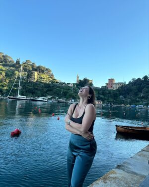 Marie Legault Instagram - One laugh a day keeps the doctors away 😃🌅🤸🏻‍♀️

#unrireparjour #souvenirsditalie #delicieuxmoments