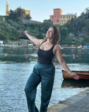 Marie Legault Instagram - One laugh a day keeps the doctors away 😃🌅🤸🏻‍♀️

#unrireparjour #souvenirsditalie #delicieuxmoments