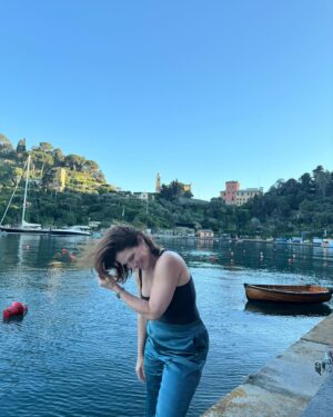 Marie Legault Instagram - One laugh a day keeps the doctors away 😃🌅🤸🏻‍♀️

#unrireparjour #souvenirsditalie #delicieuxmoments
