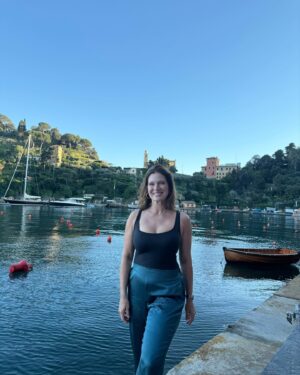 Marie Legault Instagram - One laugh a day keeps the doctors away 😃🌅🤸🏻‍♀️

#unrireparjour #souvenirsditalie #delicieuxmoments