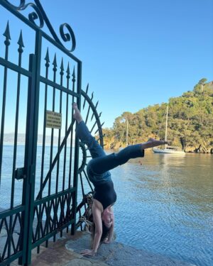 Marie Legault Instagram - One laugh a day keeps the doctors away 😃🌅🤸🏻‍♀️

#unrireparjour #souvenirsditalie #delicieuxmoments