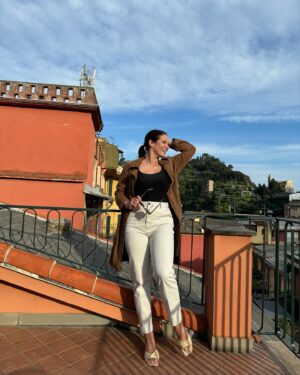 Marie Legault Instagram - Escapade à Portofino, et cette jolie terrasse…. 🤍

#italie #voyage #vacancesavecmesenfants #beautifuldestinations #beauty #soleil #jolieterrasse #portofino #train #smile #bonheur #happywoman #fitnessmotivation #fitwoman #fitfam