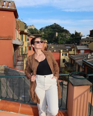 Marie Legault Instagram - Escapade à Portofino, et cette jolie terrasse…. 🤍

#italie #voyage #vacancesavecmesenfants #beautifuldestinations #beauty #soleil #jolieterrasse #portofino #train #smile #bonheur #happywoman #fitnessmotivation #fitwoman #fitfam