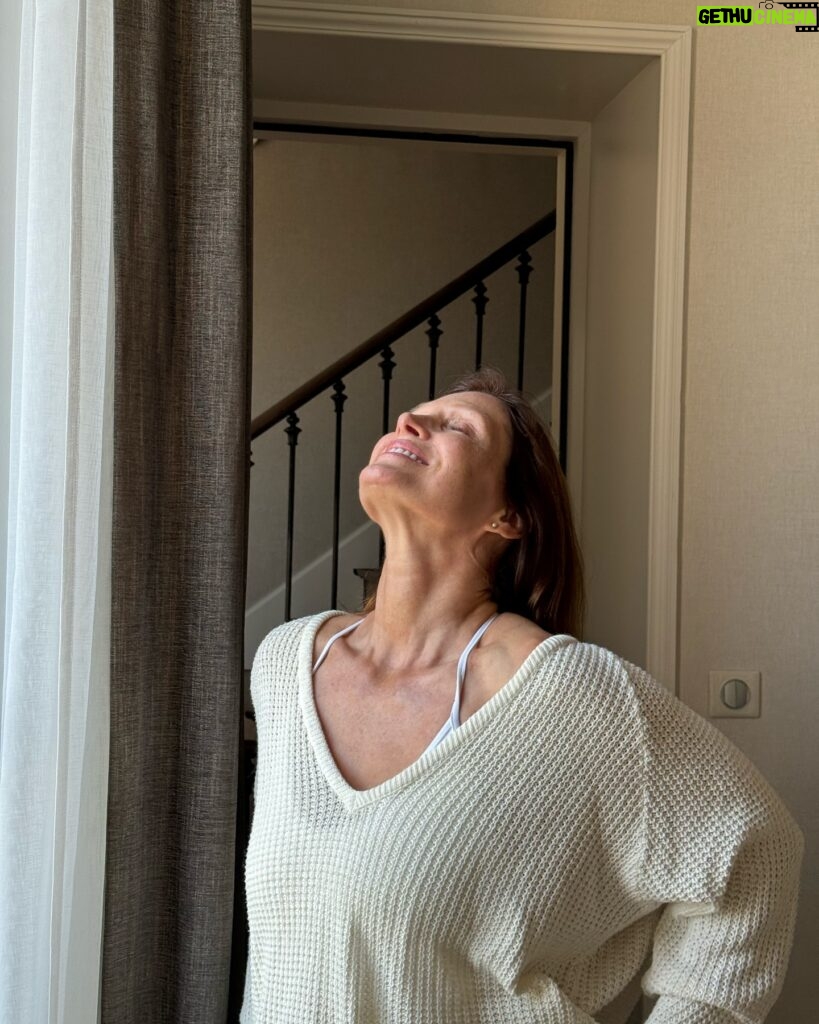 Marie Legault Instagram - Natural light and curtain 🤍📸by @charlotte_bron #behindthescenes #naturalbeauty #photooftheday #lumierenaturelle #feelinggreat #over50model #mannequinseniorfemme #modellife #playful #model #moodoftheday #attitude #barfleur