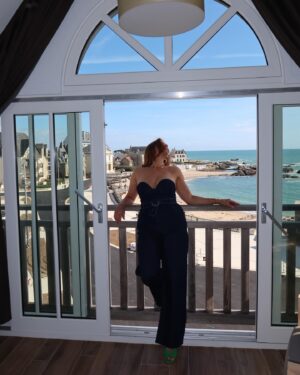 Marie Legault Instagram - Toujours cette combi-bustier 💙que j’adore 😊 

#modefemme #modefeminine #combibustier #stylefashion #womanstyle #mannequinseniorfemme #proagewoman #bustier #bluejeans👖 #glamourmodel #naturelle #femalemodel #modelling #fashionstyle #chicdecontracté

 
@virginiebth merci pour ta sélection 📷 💙