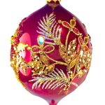Marie Osmond Instagram - Do you remember my #SundayMessage last week and my friend Christopher Radko? Christopher has a new company called @heartfullyyours_christmas!😍 He just sent me a few more ornaments and I have to share how much I love his work!!!! They are made exclusively in Europe and are absolutely beautiful! Check out his collection at the link in my bio!🎄 You're going to love them as much as I do!!🥰💕