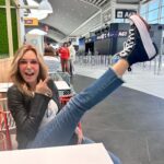 Marie Osmond Instagram - Do you remember when I posted about some of my favorite shoes last year, these amazing Converse?? 👟🖤🤍 Well, my good friend @TraceyBregman1 from @YoungandRestlessCBS got a pair before her trip to Europe and told me how glad she was that she did!!! They are sooo comfortable!!💖💕