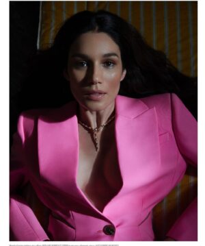 Mariela Garriga Instagram - Grateful for the magic that happens behind the scenes and in front of the camera. Thank you again @wallstreetitalia & @keilaguil_arte ✨

#wallstreet #FashionDiaries #BehindTheScenes #editorial