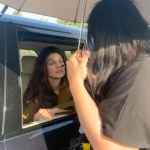Mariela Garriga Instagram - Grateful for the magic that happens behind the scenes and in front of the camera. Thank you again @wallstreetitalia & @keilaguil_arte ✨

#wallstreet #FashionDiaries #BehindTheScenes #editorial