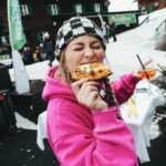 Marije Zuurveld Instagram - Kan Mama Lauda NIET MEER HOREN maar weet wel: de après ski is beter voor mij dan die berg af (mijn board en ik hebben het 15 minuten heeeeel leuk gehad maar hier scheiden toch echt onze wegen 💔😂) Thankyou @newyorkpizza_nl voor een fantastisch weekend 💚