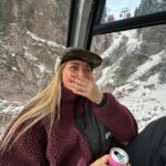 Marije Zuurveld Instagram - Kleine throwback naar de meest chaotische dagen van maart… En de vlog van deze skitrip staat NU ONLINE op YT! 🫶🏼🏂🍻