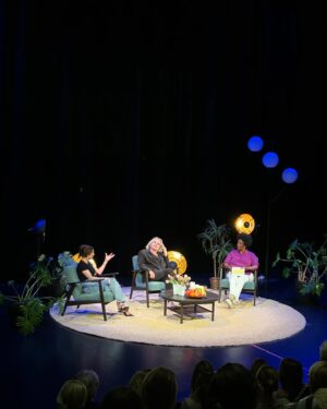 Marika Carlsson Instagram - Vilket avslut på en magisk säsong! Att få snacka åldrande med idolen Marie Göransson och skönhetsideal med fantastiska @jasminegustafsson var en dröm. Två starka kvinnor skapade utifrån sina generationer. TACK publiken och tack @ola.aurell #marikamedvännertalkshow