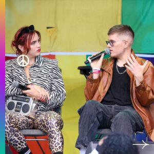Marika Carlsson Instagram - Idag samlades några av West Prides ambassadörer på scenen i Pride Park för att hålla ett panelsamtal om årets kampanj, ”It’s Fact Up.”

Ambassadören och moderatorn Marika Carlsson inledde samtalet med ambassadörerna Linnea Claesson, Adam ”Admira” Risberg och Marcus ”Sylve” Holmberg. Hon delade med sig av sina personliga erfarenheter av att komma ut sent i livet och hur fördomar påverkat henne.
Diskussionen fortsatte då ambassadörerna pratade om de fördomar som HBTQI-personer tyvärr utsätts för  i samhället. Marikas öppna sätt och färgglada personlighet fångade publiken,  värmen sipprade igenom trots det tunga ämnet.
Diskussionen belyser hur okunskap och fördomar påverkar globalt och med samtal som dessa, som sätts en personlig prägel, visar sig vara både engagerade och givande.

Ambassadörerna diskuterade problematiken med utsatthet, lögner, sociala medier och dickpics. Det var tydligt att gemenskapen både på scen och i publiken var stark, och trots den kyliga svenska sommaren värmde diskussionen alla festivalbesökare.
Viktiga ämnen lyftes, och det var fint att se hur erfarenheter delades och styrkan i att hjälpa varandra och kämpa vidare i gemenskap betonades. Kärlek, frustration över maktlöshet, skämt och en känsla av inkludering genomsyrade samtalet.
Tusen tack till kampanjambassadörerna Marika Carlsson, Linnea Claesson, Adam ”Admira” Risberg och Marcus ”Sylve” Holmberg och alla festivalbesökare för att ni är med och uppmärksammar HBTQI-personers livssituation!

Foto: Hampus Haara
Reporter: Lisa Wanloo

Syntolkning: Bilder från Juno Francis i Pride Park de

Syntolkning: Kampanjambassadörerna Marika Carlsson, Linnea Claesson, Adam ”Admira” Risberg och Marcus ”Sylve” Holmberg på Pride Parks scen sittandes med Prideflaggan bakom.

#WestPride #WestPride2024