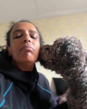 Marika Carlsson Instagram - 4år i dag! Familjens glädjespridare och familjens mittpunkt. Alltid vid vår sida, alltid nyfiken, alltid utmanande, alltid leksugen och alltid den som tar mest plats i sängen! #lagotto #4år