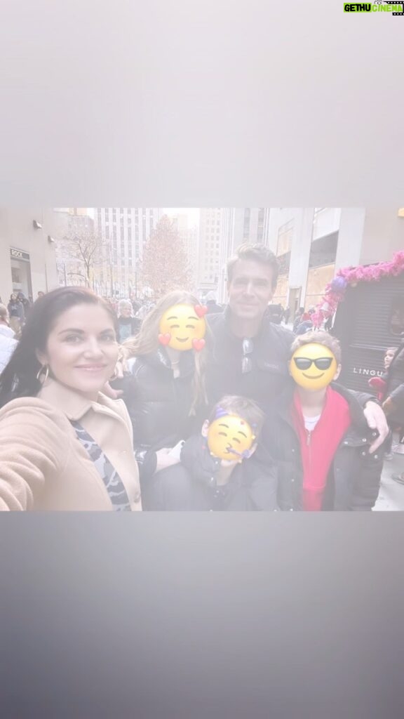 Marika Domińczyk Instagram - 36hrs in #newyorkcity with my ♥️ 20yrs ago @scottkfoley and i met here. 🤯. Thanks to @nyrangers @blacktapnyc & @therockettes for making it extra fun for the kids. #2023 Foley’s are ready for you. 💫 #happynewyear wishing you all #thegoodlife #health #love & #peace ♥️🥰