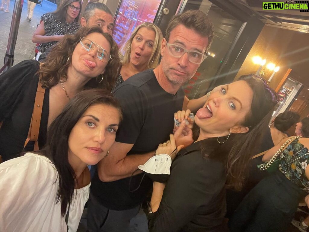 Marika Domińczyk Instagram - These people ♥️♥️♥️. Feeling the love and super #grateful for an awesome #nyc night. @intothewoodsbroadway was an amazing show, glad to see it with some amazing people (#family ) @scottkfoley @ktqlowes @bellamyyoung @we4walkers #summertime #scandalfam
