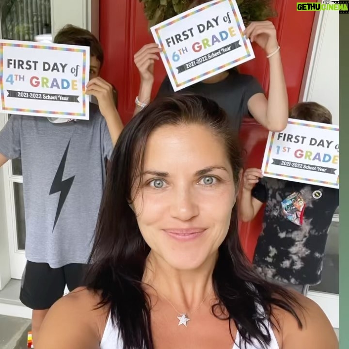 Marika Domińczyk Instagram - Here. We. Go!!! #backtoschool 1st grade, 4th grade & 6th grade 🤯… #wehaveamiddleschooler @scottkfoley 🙌🏼💕. Hope everyone has an awesome first day. (*whispers softly to herself: please no home school this year please no home school this year 🤞🏼…) #staysafe #loveyou ( Also, Scott 💪🏼-calm down 😆🤓)