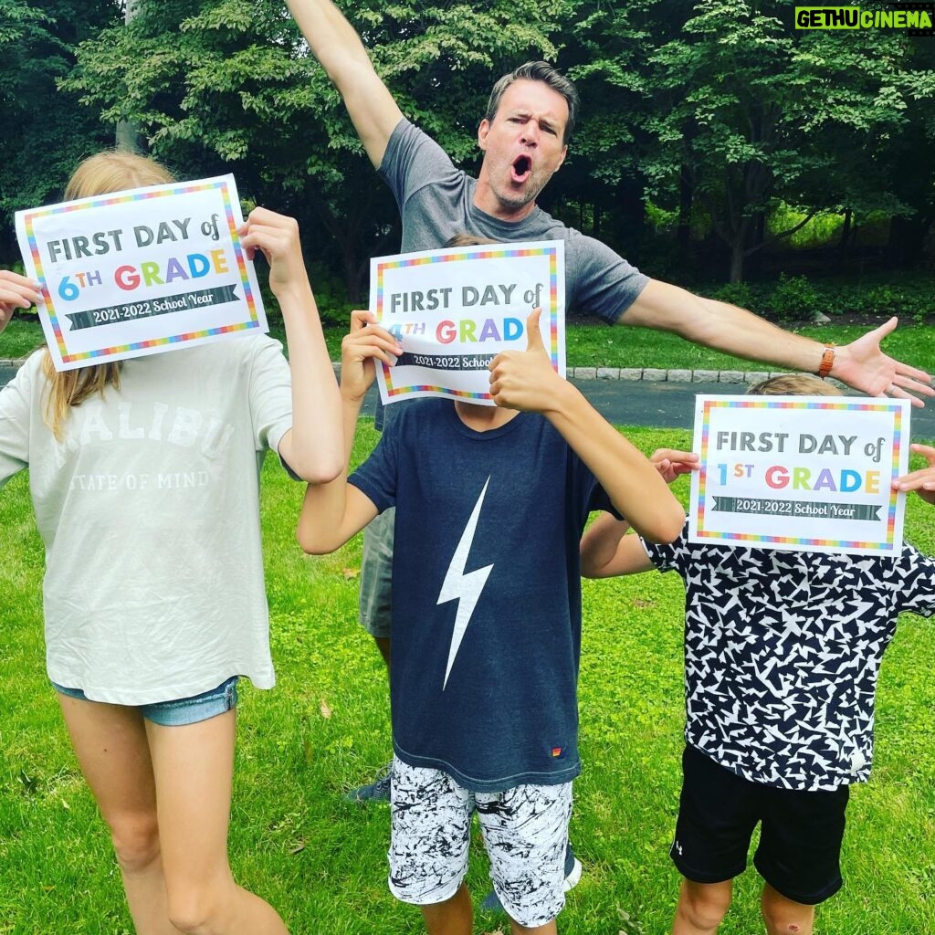 Marika Domińczyk Instagram - Here. We. Go!!! #backtoschool 1st grade, 4th grade & 6th grade 🤯… #wehaveamiddleschooler @scottkfoley 🙌🏼💕. Hope everyone has an awesome first day. (*whispers softly to herself: please no home school this year please no home school this year 🤞🏼…) #staysafe #loveyou ( Also, Scott 💪🏼-calm down 😆🤓)