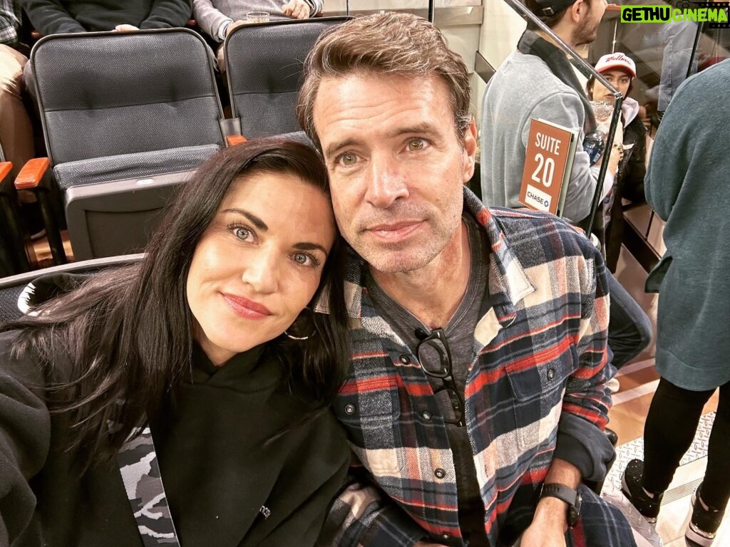 Marika Domińczyk Instagram - 2023 will be #20yrs with this guy. @scottkfoley #pinchme ♥️🎄💯🎉 #allthefeels #datenight @nyrangers #familyouting