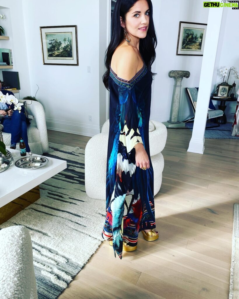 Marika Domińczyk Instagram - The CLOTHES tho!!! 🔥💥🌟 @lynpaolo & @laurafrecon are #costumedesigner #goals Thank you for making Talia look so #fierce ♥️ @inventinganna #inventinganna @shondaland @netflix